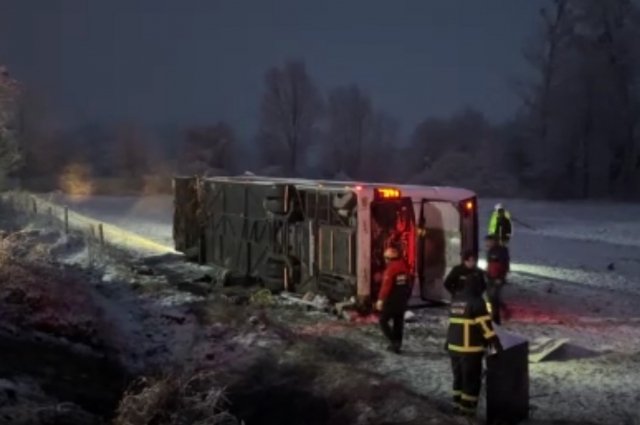 В Турции шесть человек погибли из-за опрокидывания автобуса