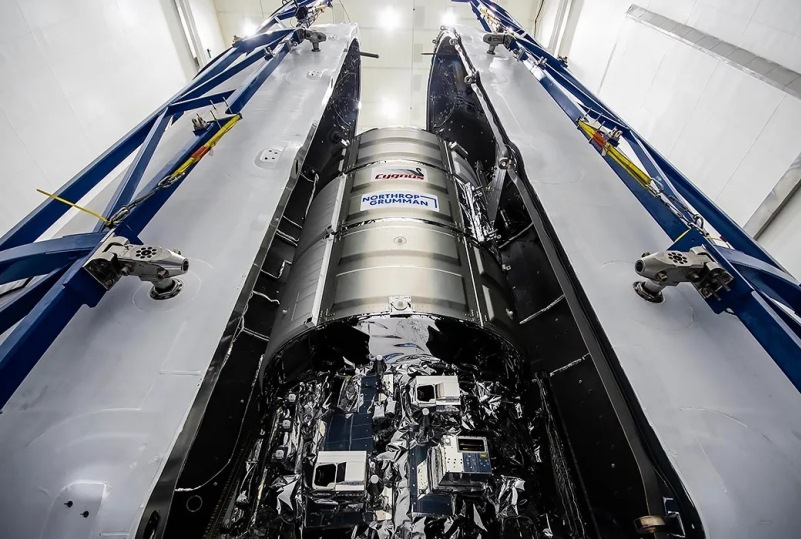 Космический грузовик Cygnus готов к первому полёту на ракете Falcon 9 — в неё пришлось добавить гигадверь