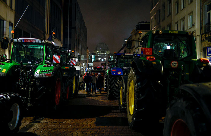 Протестующие фермеры съезжаются в Брюссель, где пройдет саммит ЕС