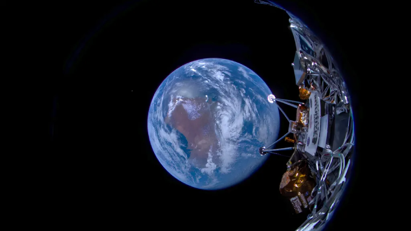Американский лунный посадочный модуль Nova-C прислал первые снимки из космоса