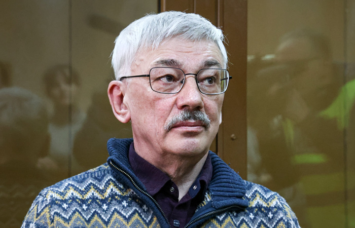 Правозащитник Орлов получил 2,5 года колонии за повторную дискредитацию ВС РФ