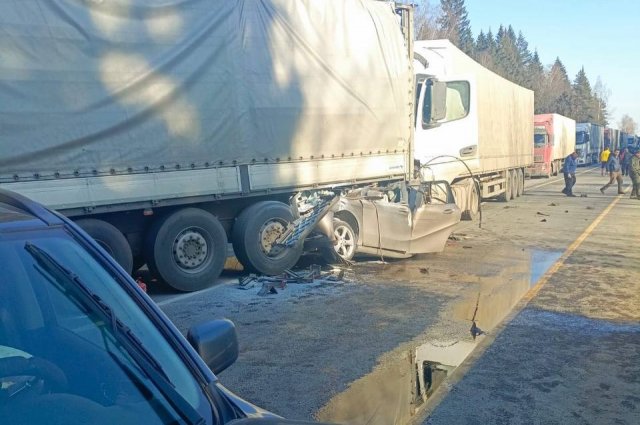В Калужской области в массовом ДТП погибли два человека