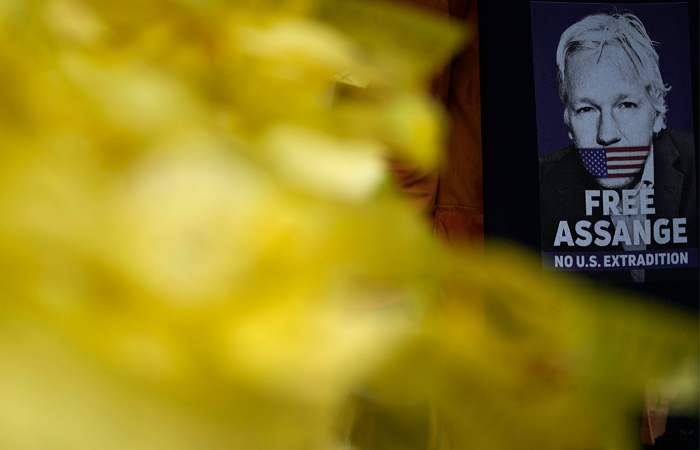 Британский суд решил отложить экстрадицию Джулиана Ассанжа в США