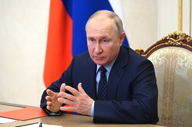 Путин поручил главе МЧС Куренкову срочно вылететь в Оренбургскую область