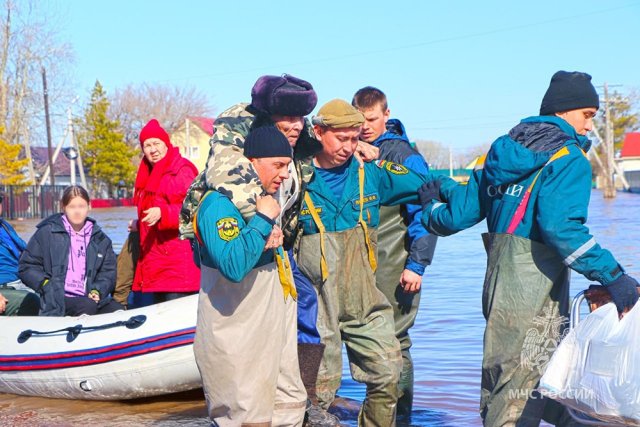 В Оренбургской области рассказали об эвакуации жителей затопленных районов