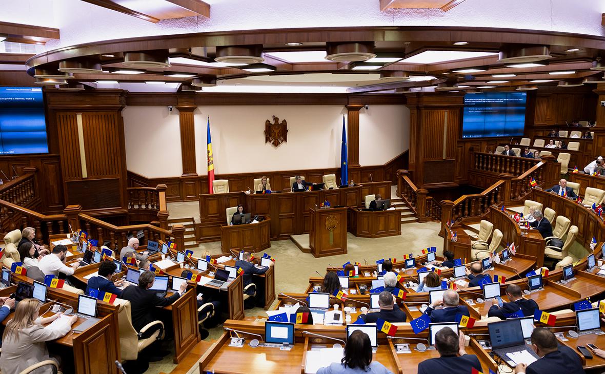 Парламент Молдавии одобрил приостановку действия ДОВСЕ