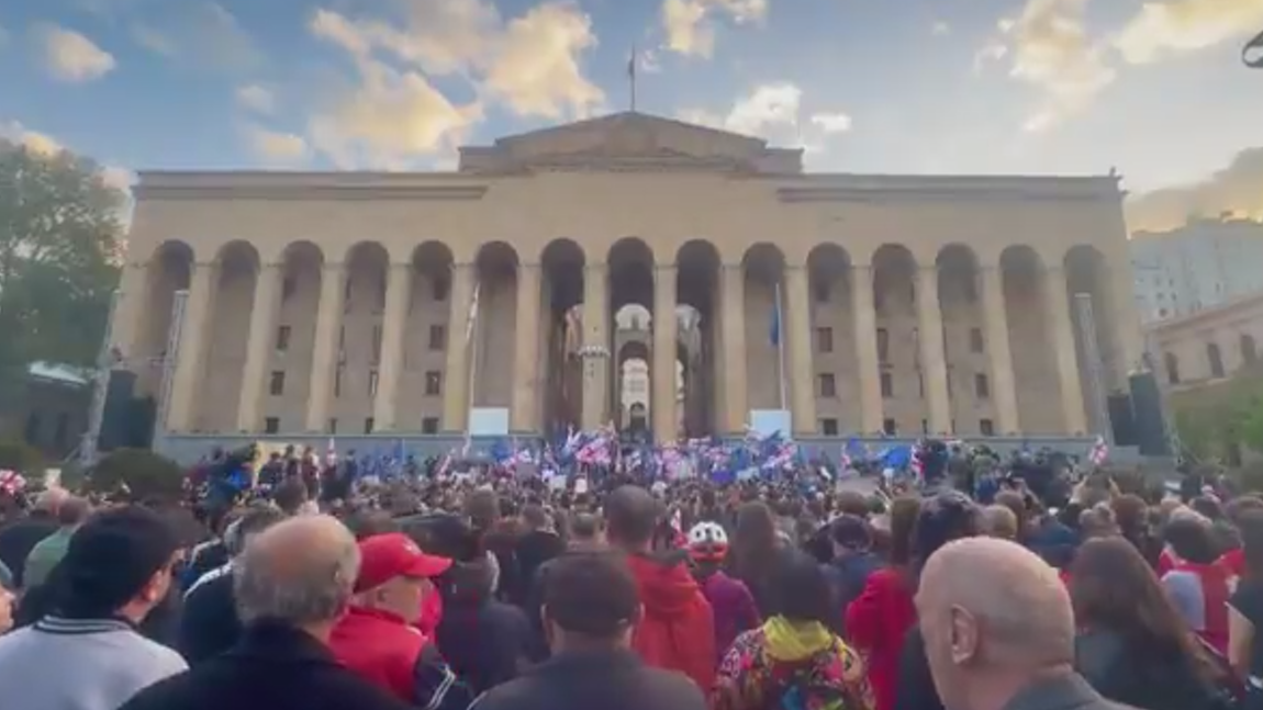 В Тбилиси начались задержания на митинге против закона об иноагентах