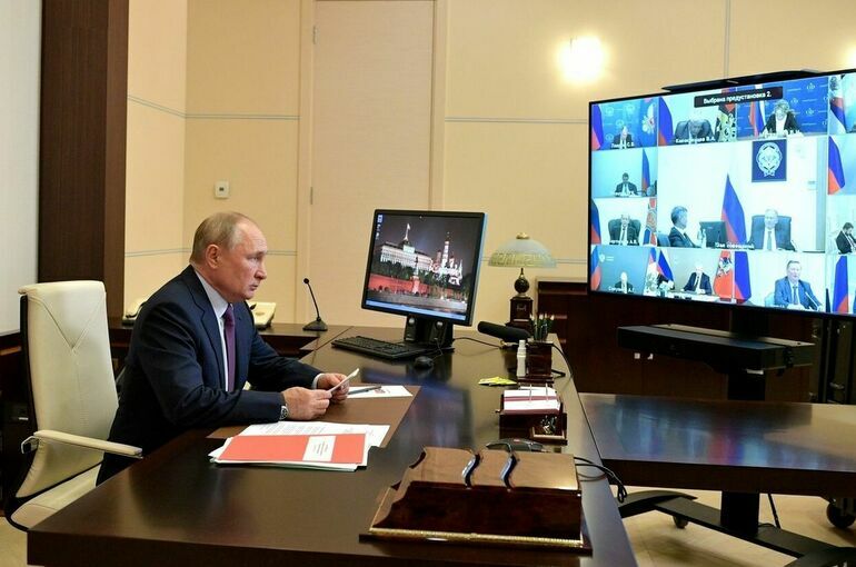 Путин надеется, что главы регионов продолжат напряженную работу и после паводков