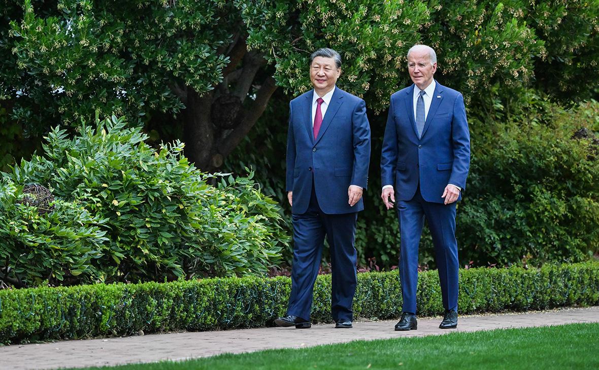 Зеленский попросил Байдена и Си Цзиньпина приехать на «саммит мира»
