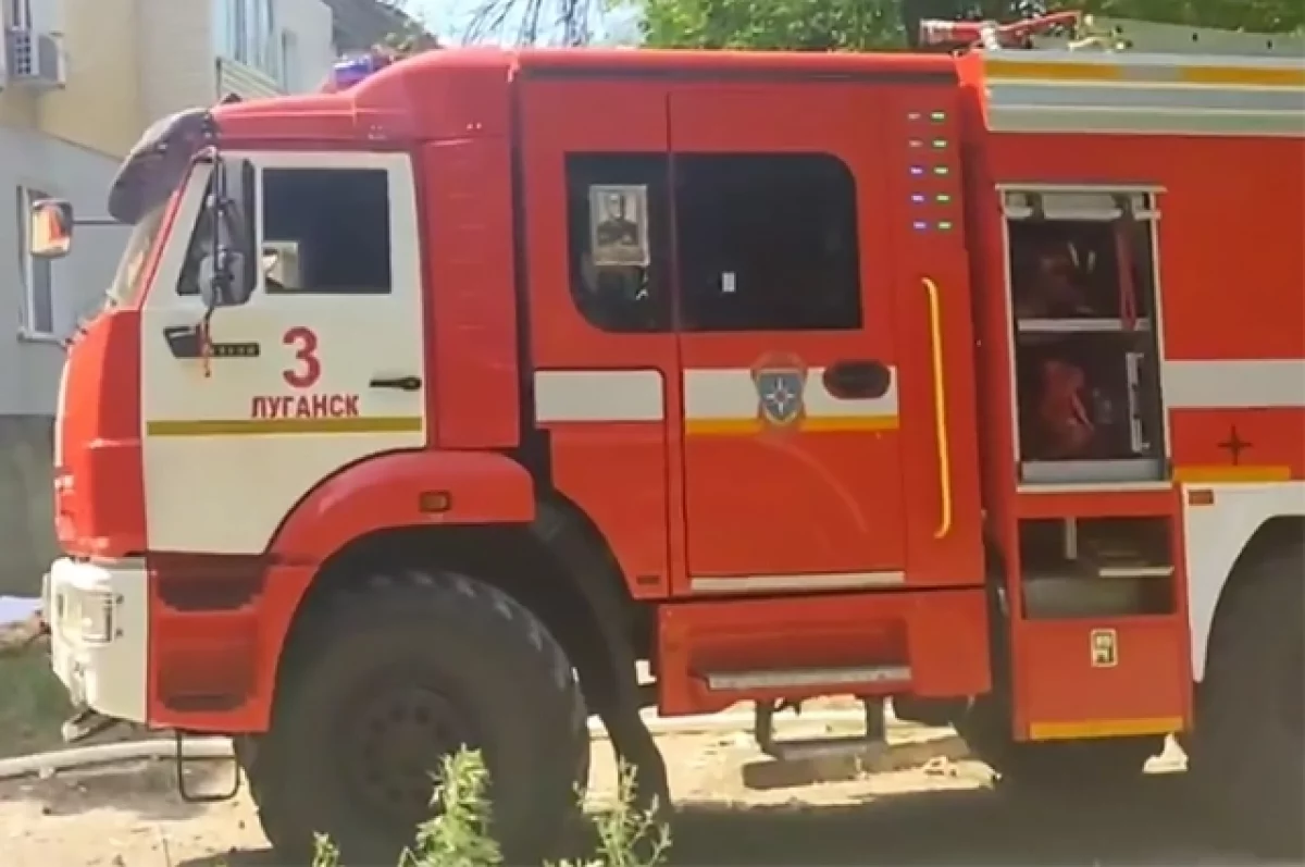 В Луганске после ракетной атаки ВСУ начался пожар