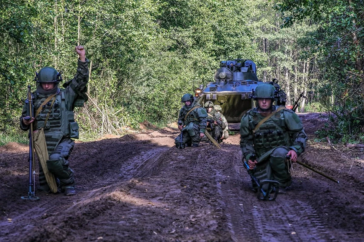 МО: в Авдеевке обнаружен схрон с американскими Javelin и польскими минами