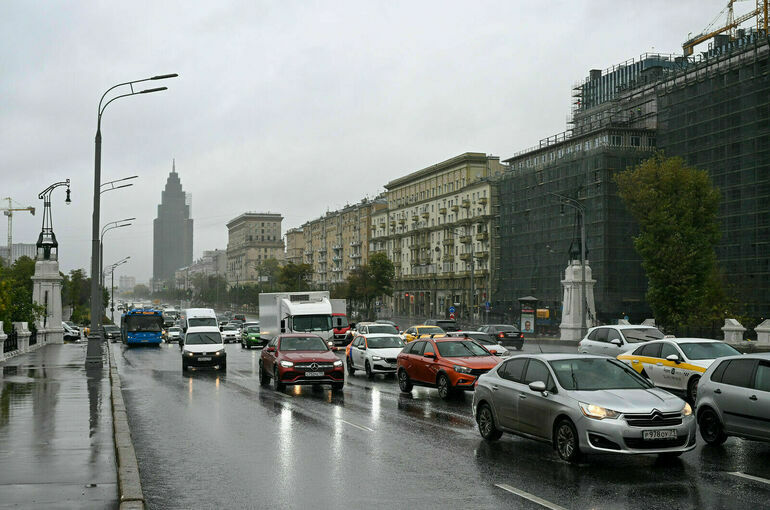 Жителей Москвы предупредили о возможном ливне с грозой в четверг и пятницу