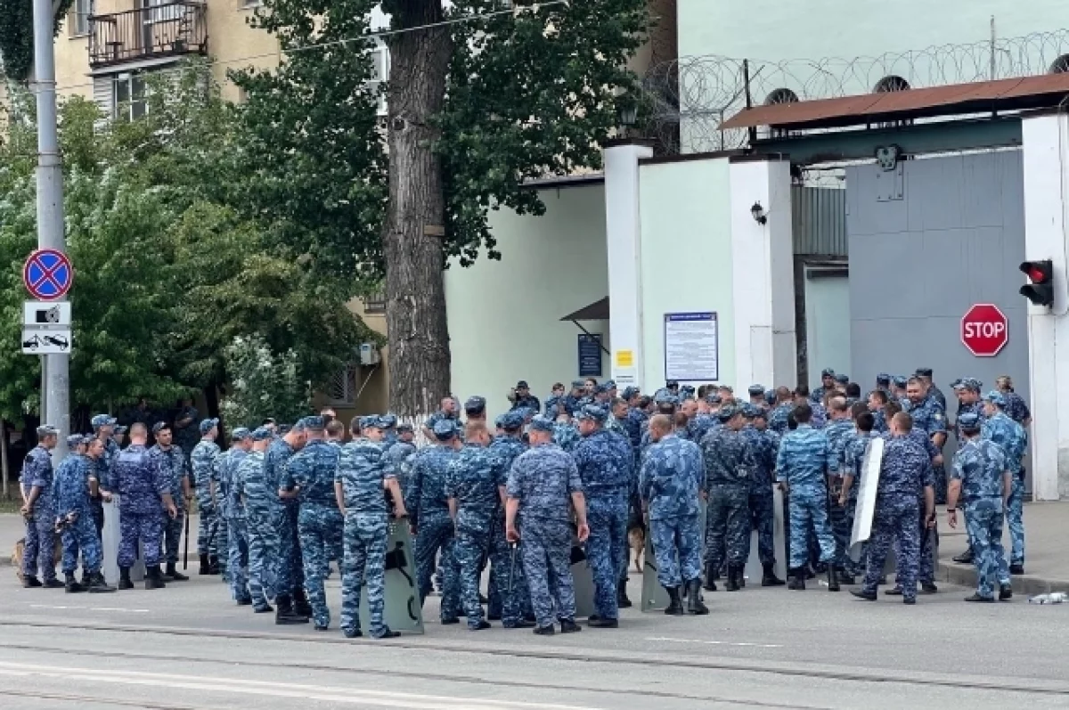 В ростовском СИЗО после захвата заложников у заключенных проходят обыски