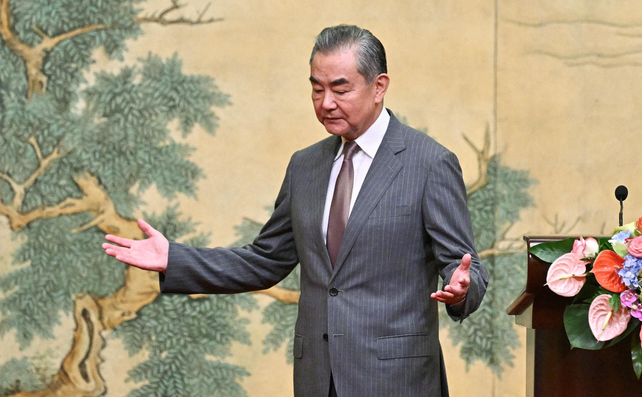 Китай заявил Японии о критической стадии в отношениях и назвал два пути