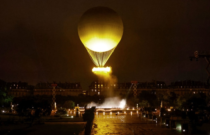 На церемонии открытия Олимпиады в Париже зажгли олимпийский огонь