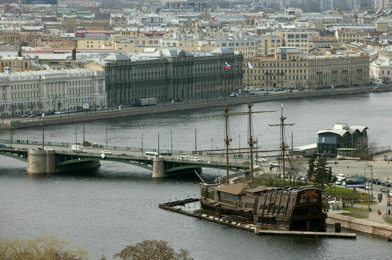 Плавучим ресторанам и гостиницам запретят загрязнять водоемы