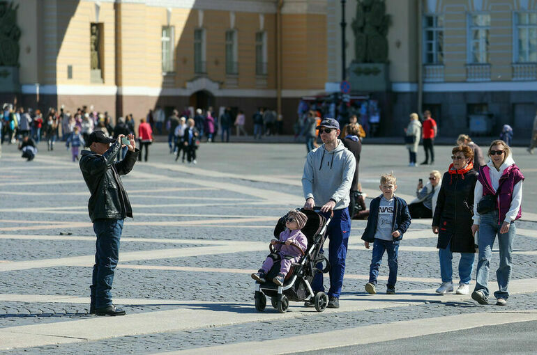 Котяков назвал средний размер ежемесячного единого пособия на детей