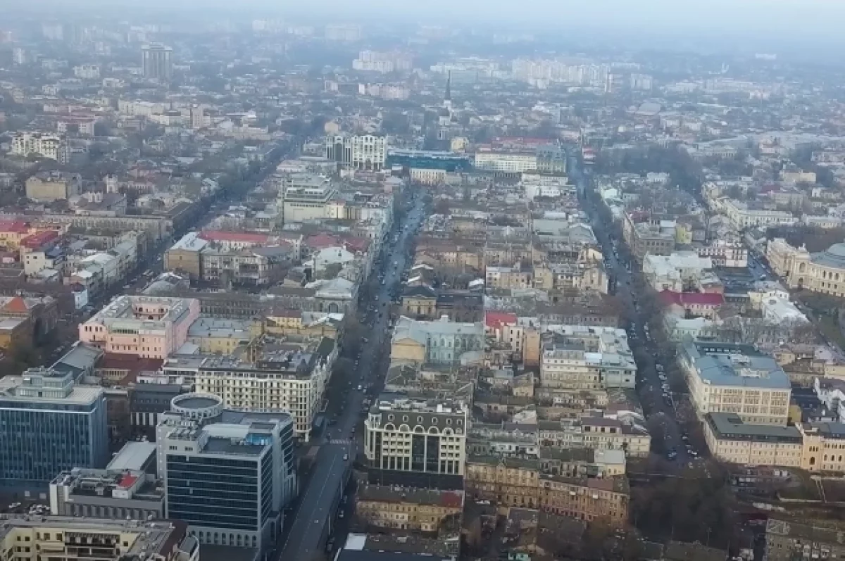 Мужчина в Одессе травмировал военкома, прокатив его на капоте автомобиля