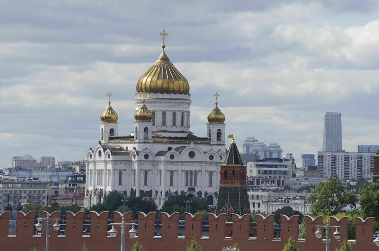 Жителям Москвы обещали умеренно теплую погоду на выходных