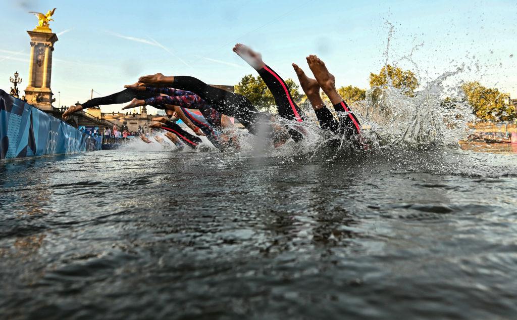 RMC Sport сообщил о грязной воде в Сене восемь из десяти дней Олимпиады