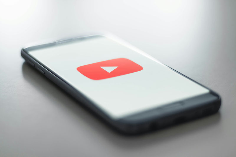 После замедления YouTube у российских блогеров сократились просмотры на 12–78 %, но рекламодатели не спешат уходить