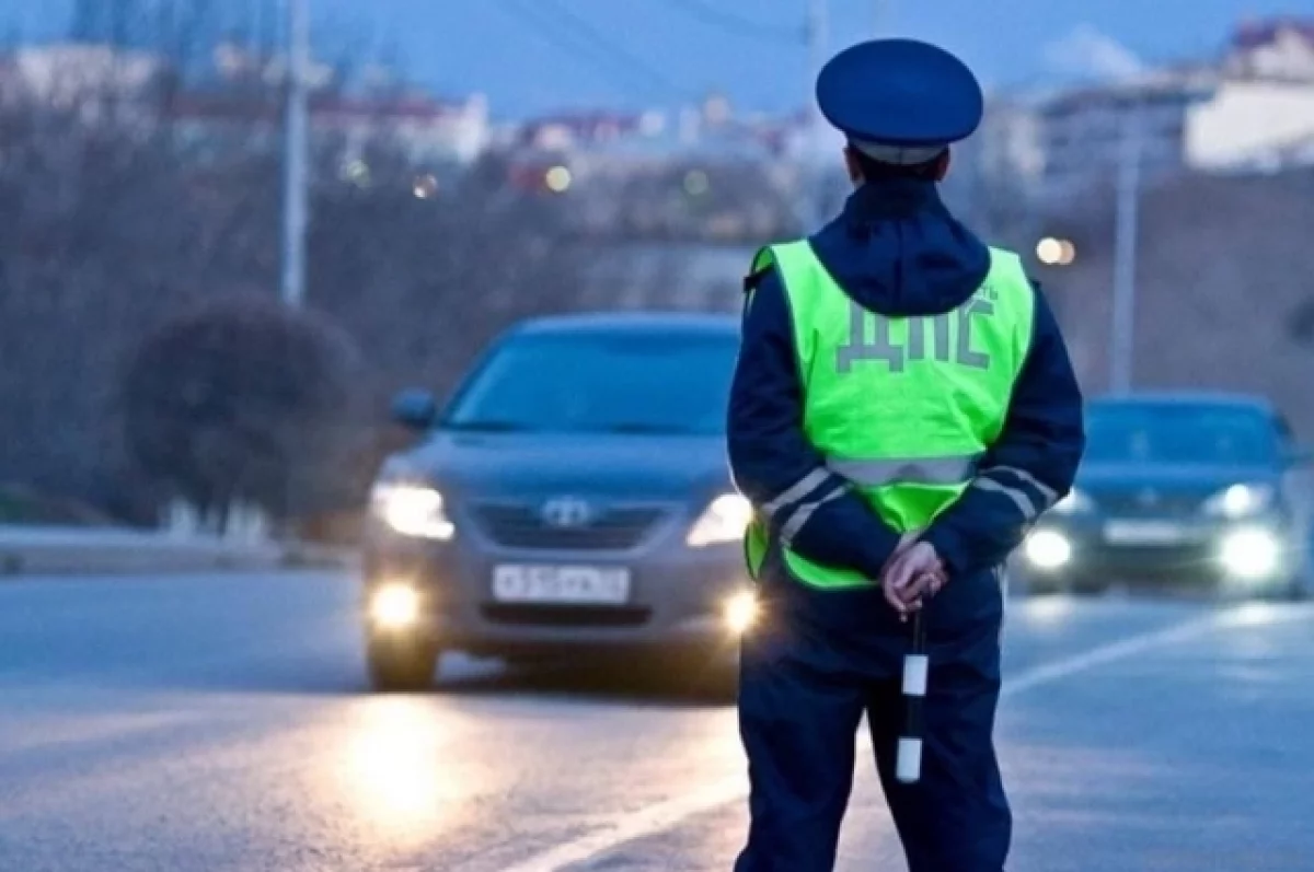 В Орле задержали инспекторов ДПС по обвинению в краже денег у водителя