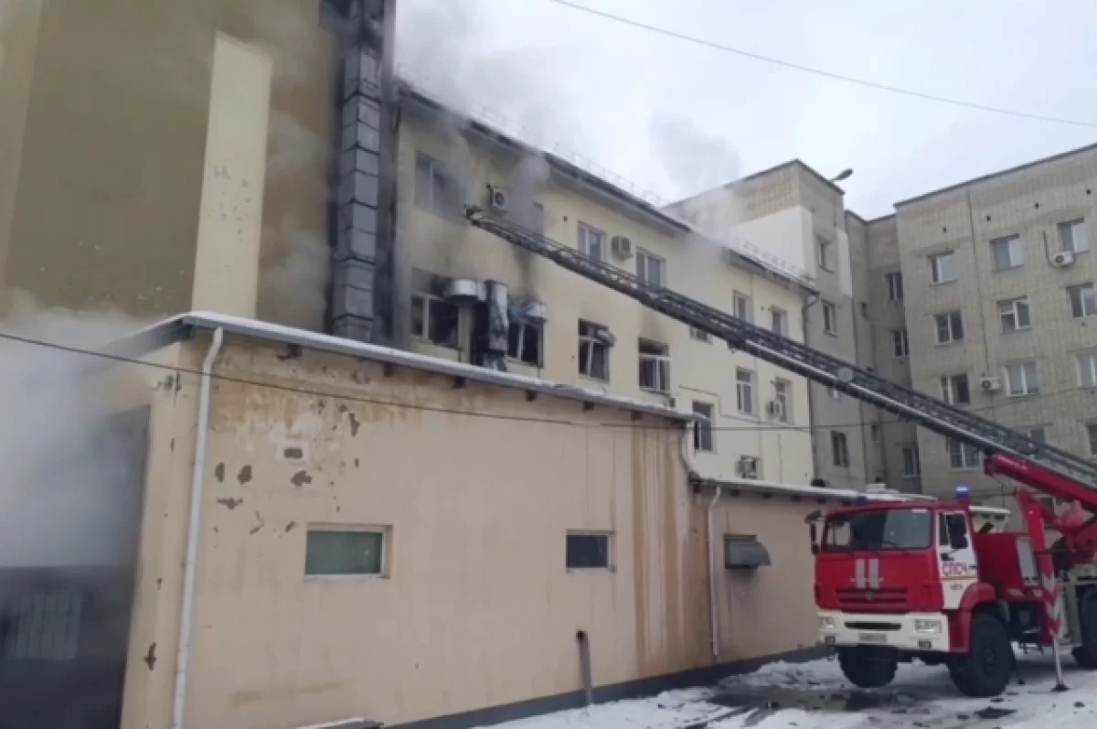 В Чите после взрыва загорелась гостиница