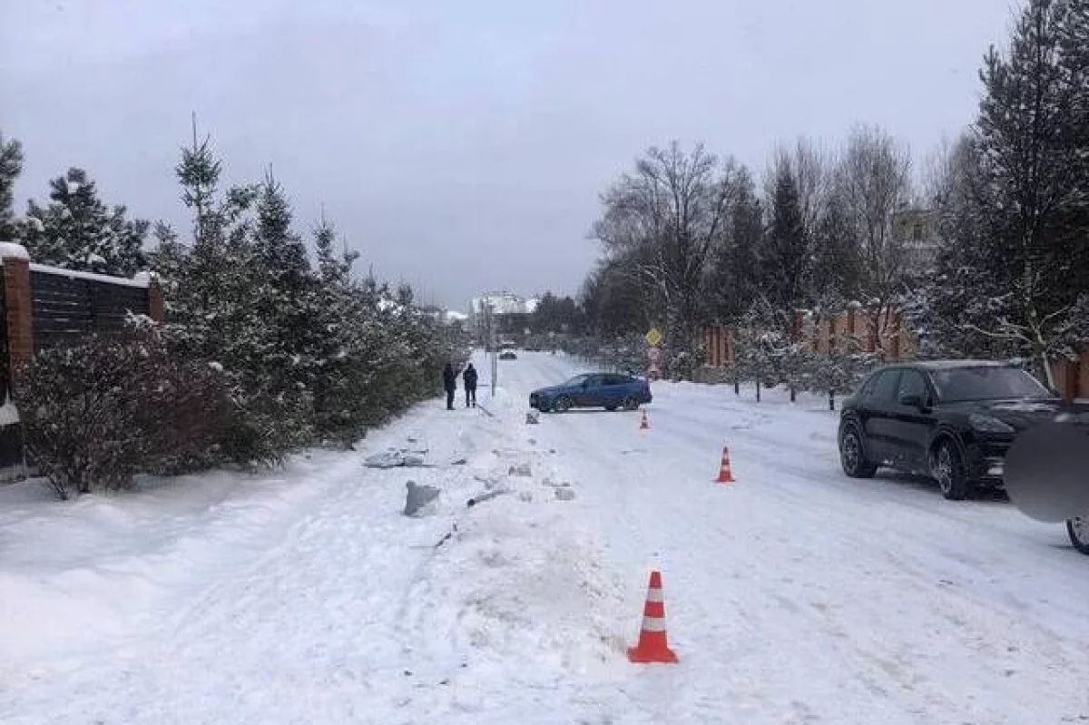 Автомобиль Porsche сбил ребенка и его няню на тротуаре в Новой Москве