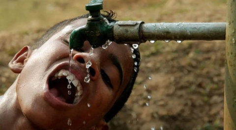 Эксперты выяснили, сколько за сутки необходимо выпивать воды 