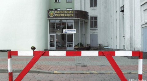 Белорусам начали возвращать уплаченный ими налог "на тунеядство"