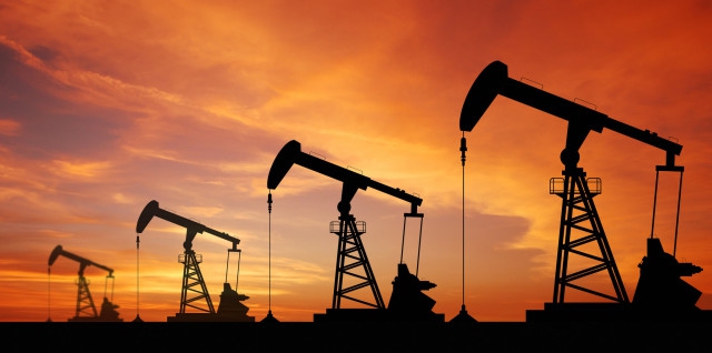 Нефть дешевеет после данных о росте запасов в США