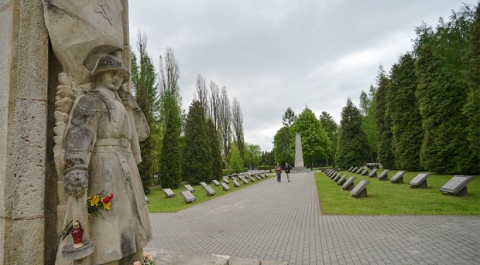 МИД РФ : Москва максимально жестко накажет Польшу за снос советских памятников 