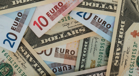 Биржевой курс доллара взлетел выше 63 рублей, евро — выше 78