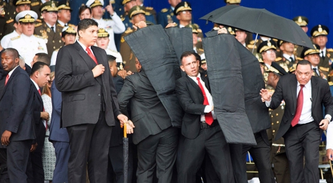 На президента Венесуэлы совершено покушение с помощью дронов