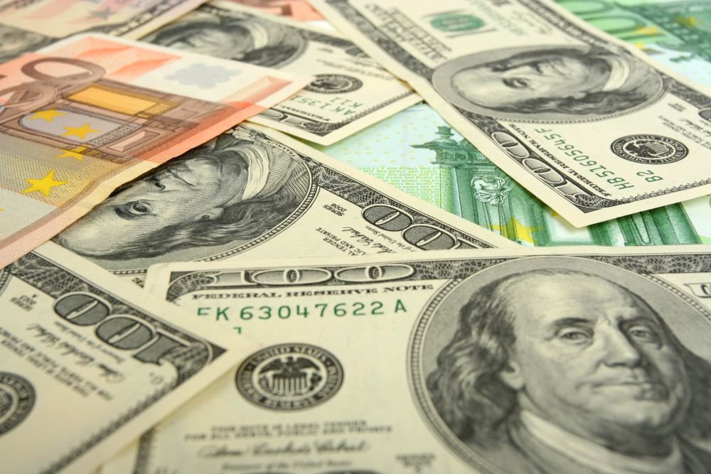 Рассчитаны курсы доллара и евро после новогодних праздников