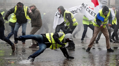 Французские «желтые жилеты» вышли на очередную акцию протеста