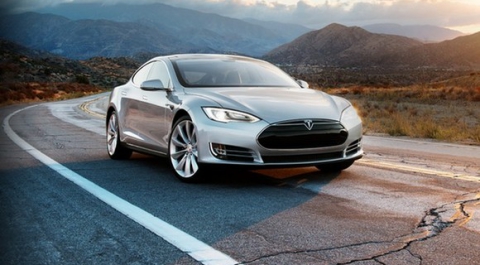 Компании Tesla предсказали банкротство