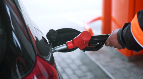 Козак обсудит с нефтяниками вопрос заморозки цен на топливо 26 марта