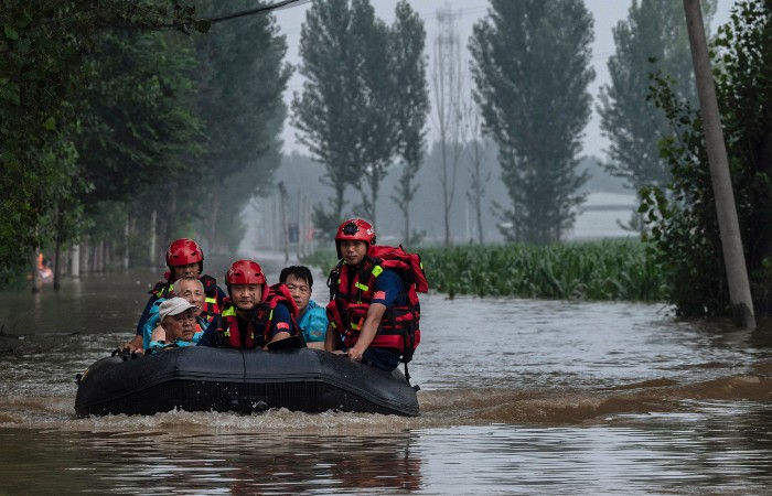 В Китае привлекли тысячи военных и полицейских для ликвидации последствий тайфуна "Доксури"