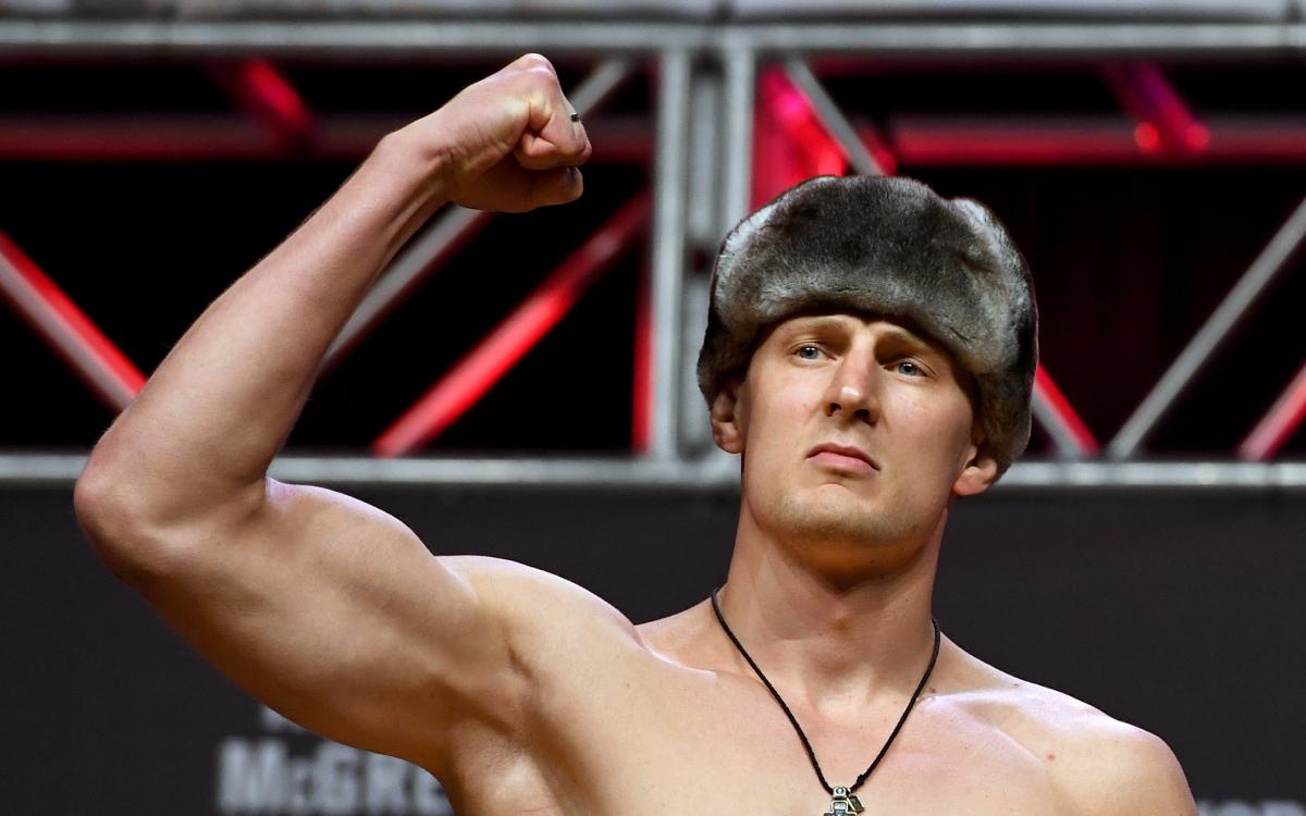 "Волков - красавец". Россиянин задушил австралийца в UFC приемом от Олейника