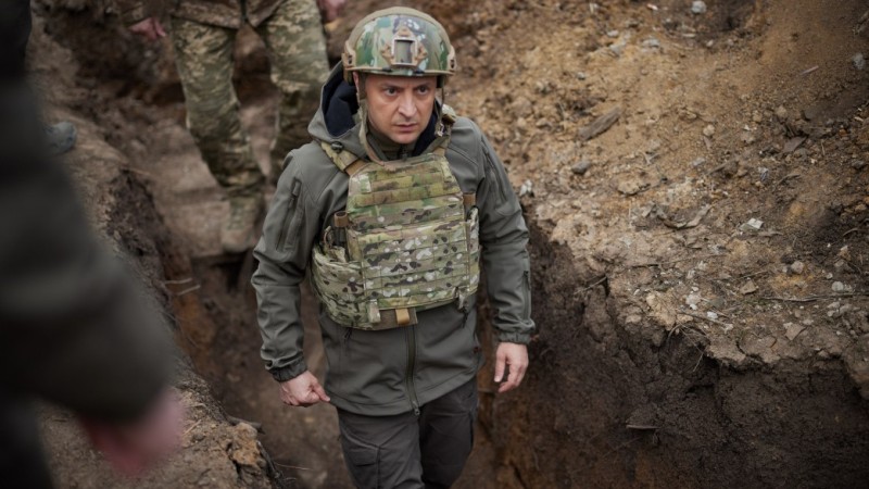 СМИ: Зеленский готов переводить экономику Украины на военные рельсы