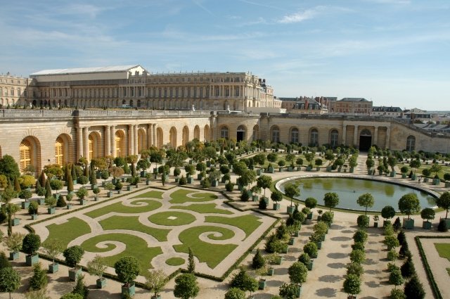 Figaro: посетителей Версальского дворца эвакуировали из-за угрозы взрыва