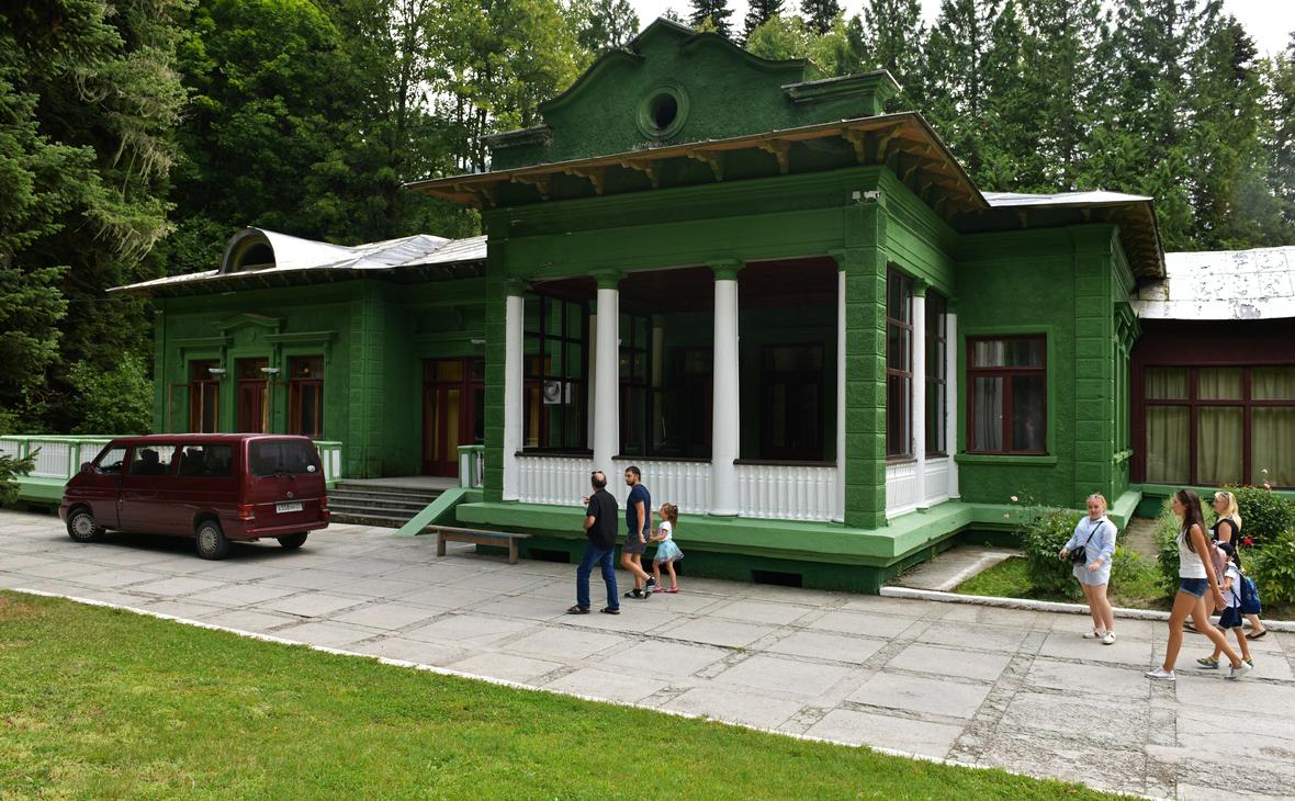 В Абхазии опровергли данные о продаже дачи Сталина на озере Рица