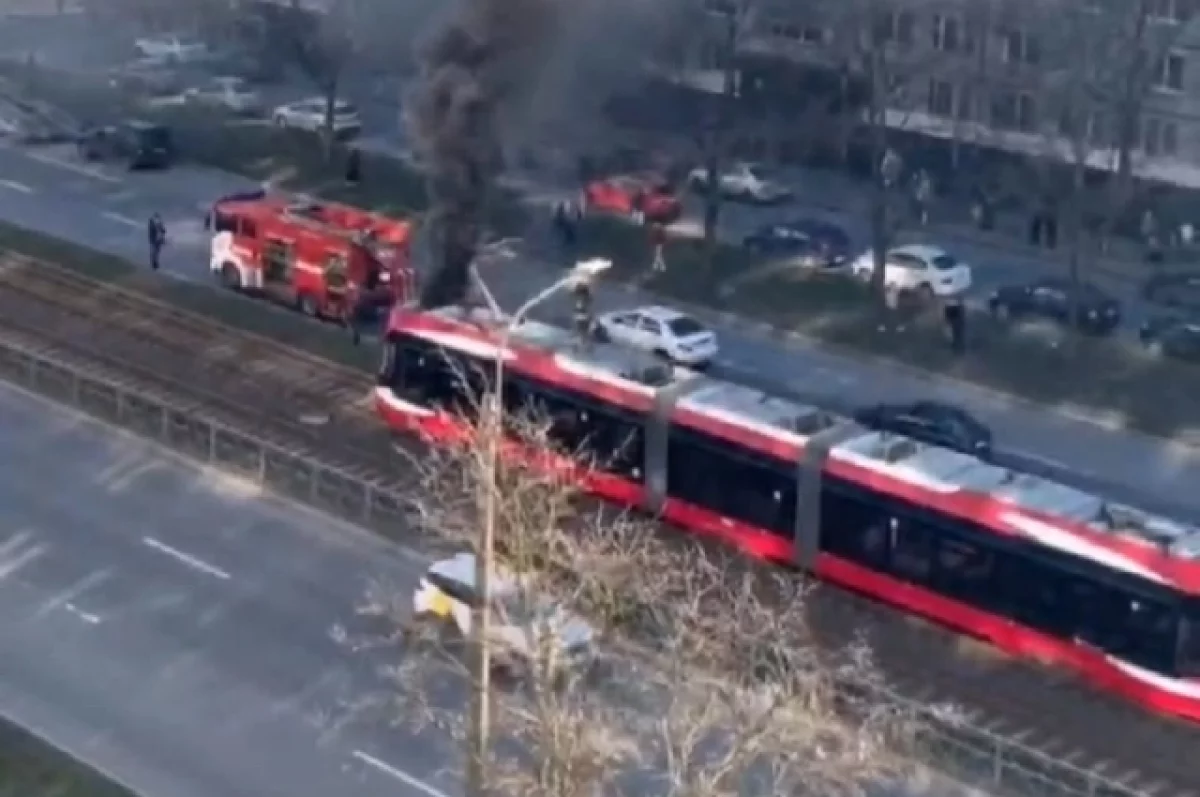 В Петербурге загорелся трамвай