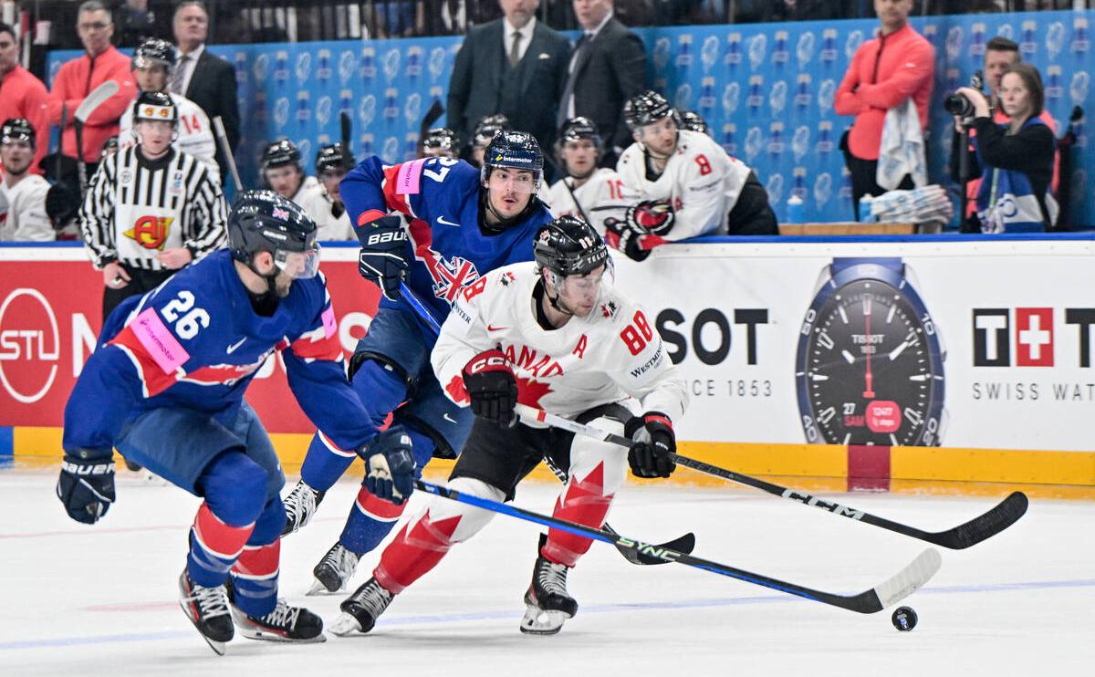 Сборные Канады и Казахстана выиграли первые матчи на ЧМ по хоккею