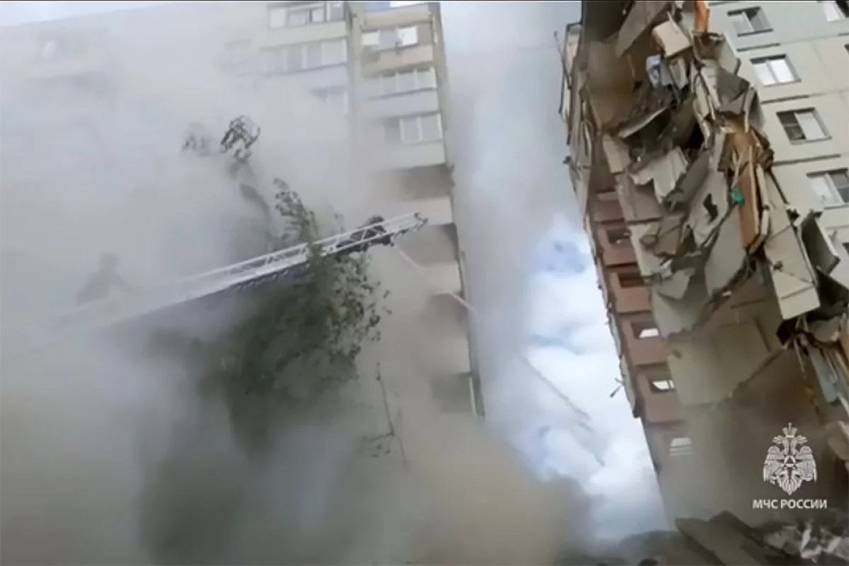 Спасатель рассказал, как первым прибыл к разрушенному дому в Белгороде